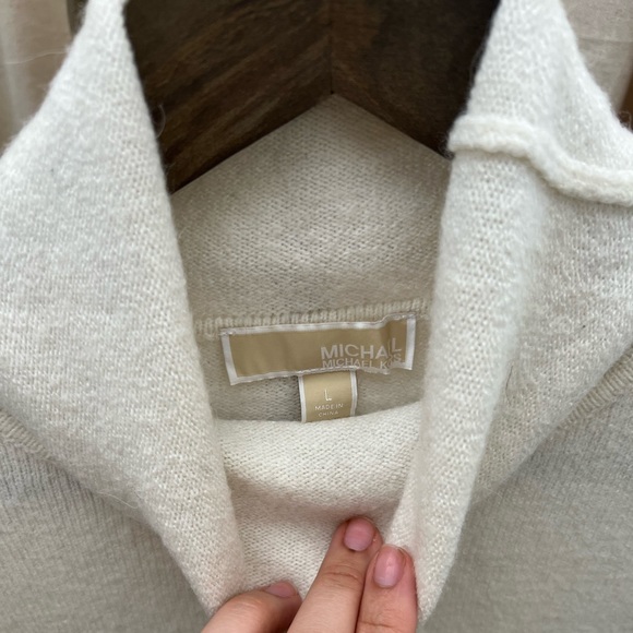 Michael Kors Turle Neck Sweater | Large - Picture 6 of 10